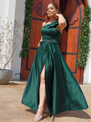 Vestido verde media manga con tajo