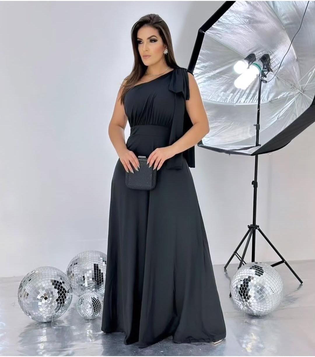 Vestido negro media manga