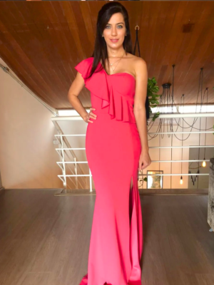 Vestido rosa chicle con tajo