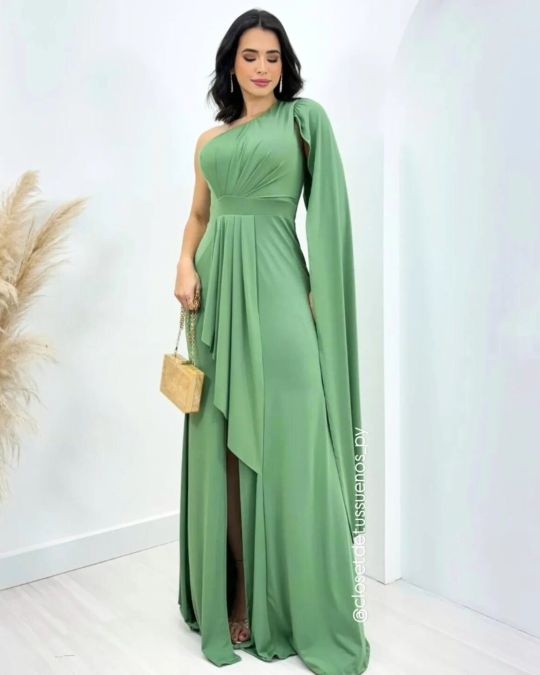 Verde oliva con capa. Liz